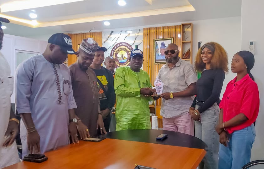 HON. OLAGUNJU MOSHOOD OLALEKAN RECEIVES OSUN SUG MERIT AWARD FOR OUTSTANDING CONTRIBUTIONS TO STUDENTS' COMMUNITY 